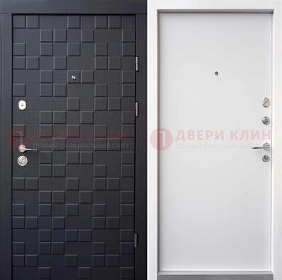 Темная входная дверь с белой МДФ внутри ДМ-222 в Павловском Посаде