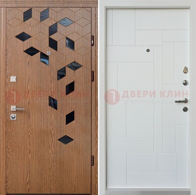 Коричневая металлическая дверь МДФ внутри белого цвета ДМ-256 в Павловском Посаде