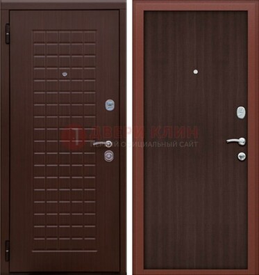 Коричневая металлическая дверь с МДФ ДМ-78 в квартиру в Домодедово
