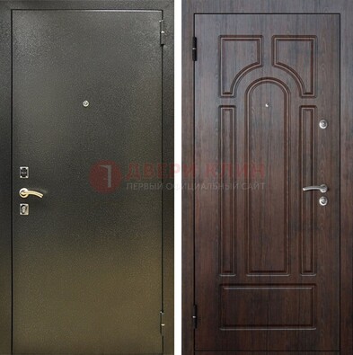 Железная темно-серая дверь с порошковым напылением и МДФ Тисненый орех ДП-275 в Павловском Посаде