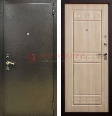 Железная темно-серая дверь с порошковым напылением и МДФ с резьбой ДП-276 в Павловском Посаде
