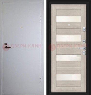 Белая железная дверь с порошковым напылением и стеклом ДП-308 в Санкт-Петербурге
