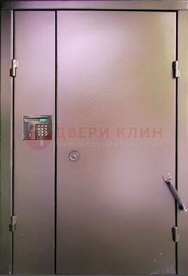 Коричневая стальная дверь в подъезд ДПД-1 в Павловском Посаде