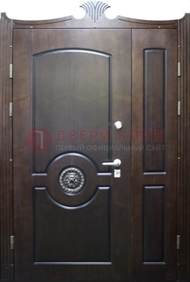 Коричневая парадная дверь с украшением ДПР-52 с утеплением в Павловском Посаде