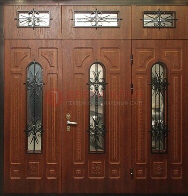 Парадная дверь с металлическими вставками и ковкой ДПР-72 в дом в Йошкар-Оле