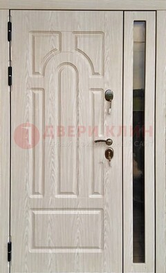 Белая металлическая дверь со стеклом ДС-68 в Павловском Посаде