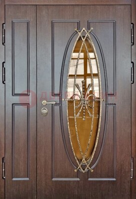 Полуторная металлическая дверь со стеклом и ковкой ДСК-108 в Павловском Посаде