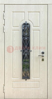 Светлая стальная дверь со стеклом и ковкой ДСК-118 в Павловском Посаде