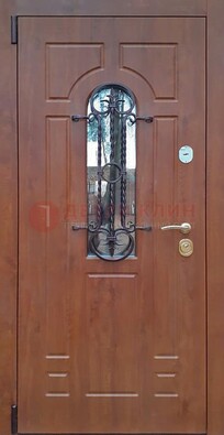 Темная железная дверь со стеклом и ковкой в коричневом цвете ДСК-154 в Павловском Посаде