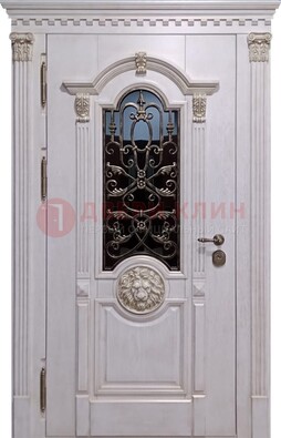 Белая входная дверь массив дуба со стеклом и ковкой для дома ДСК-176 во Владимире