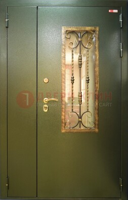 Стальная дверь со стеклом и ковкой ДСК-29 для квартиры в Химках