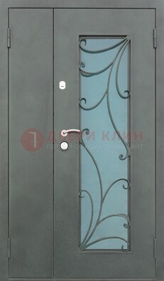 Двухстворчатая железная дверь со стеклом и ковкой ДСК-40 в Ростове-На-Дону