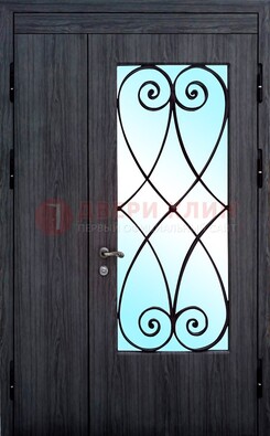 Стальная дверь со стеклом и ковкой ДСК-69 в деревянный дом в Павловском Посаде