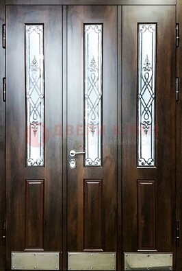 Входная дверь со стеклом и ковкой ДСК-72 в кирпичный дом в Павловском Посаде