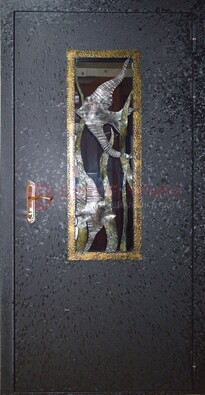 Металлическая дверь со стеклом и ковкой ДСК-82 для крыльца в Ставрополе