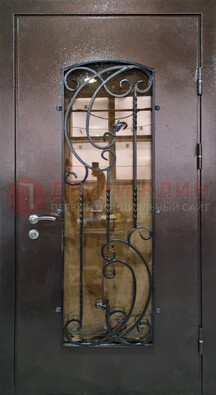 Металлическая дверь со стеклом и ковкой ДСК-95 для магазина в Павловском Посаде