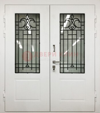 Белая двухстворчатая уличная дверь Винорит со стеклом ДСТ-4 в Павловском Посаде