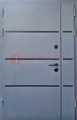 Серая металлическая тамбурная дверь с молдингами ДТМ-42 в Павловском Посаде