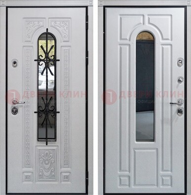 Белая стальная дверь с виноритом и ковкой снаружи ДВТ-197 в Павловском Посаде