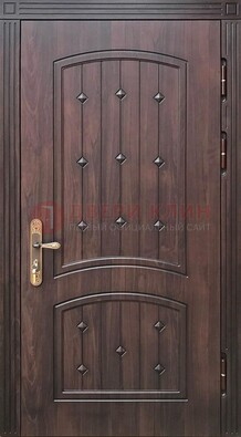 Коричневая уличная дверь с виноритом для дома ДВТ-235 в Павловском Посаде