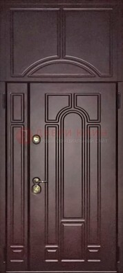 Коричневая железная дверь с виноритом и верхней фрамугой ДВТ-243 в Павловском Посаде