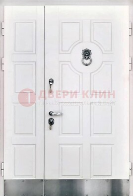 Белая входная дверь с виноритом ДВТ-246 в Павловском Посаде