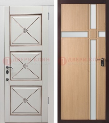 Белая уличная дверь с зеркальными вставками внутри ДЗ-94 в Павловском Посаде