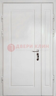 Полуторная металлическая дверь с МДФ в белом цвете ПЛ-24 в Павловском Посаде