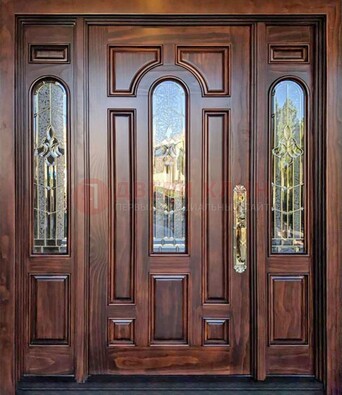 Железная классическая дверь с массивом дуба и витражом ВЖ-18 в Павловском Посаде