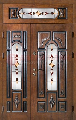 Коричневая двухстворчатая железная дверь с МДФ и витражом ВЖ-36 в Павловском Посаде
